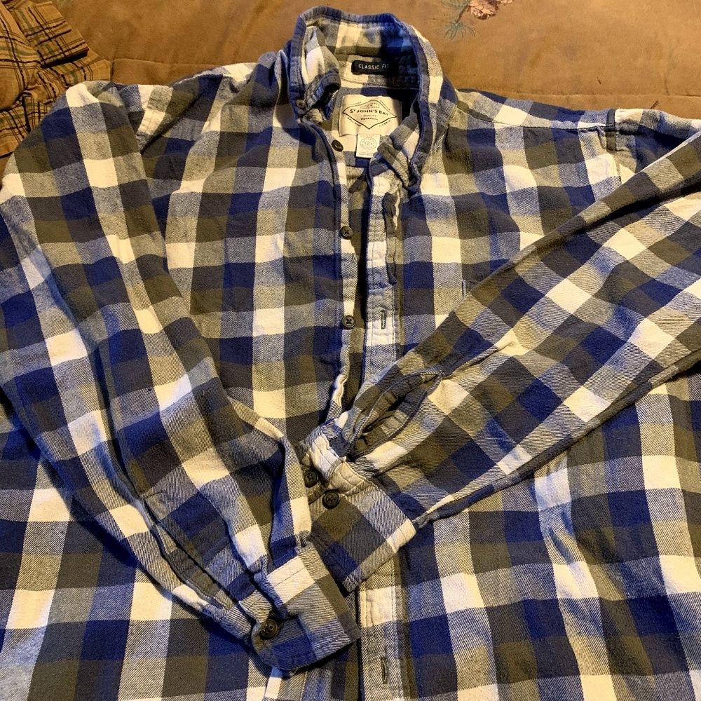 Lg St John's Bay Blue and Grey Plaid Flannel Shirt